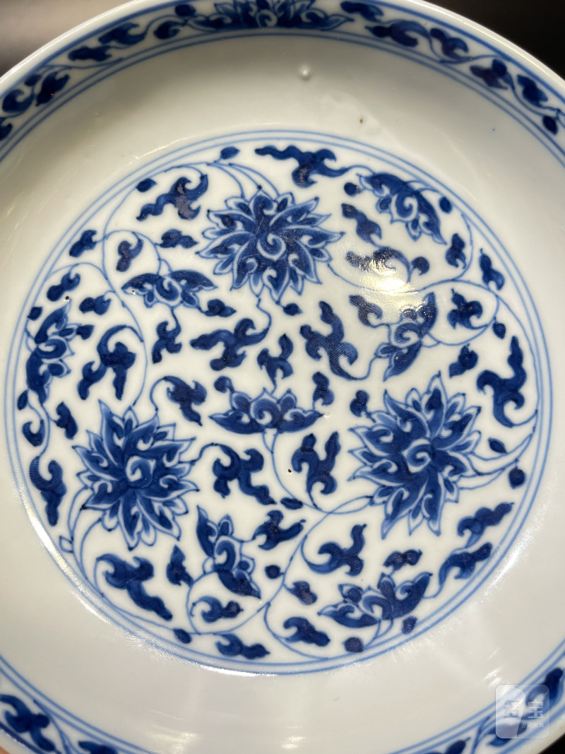 清康熙 青花缠枝莲纹盘 - 图4